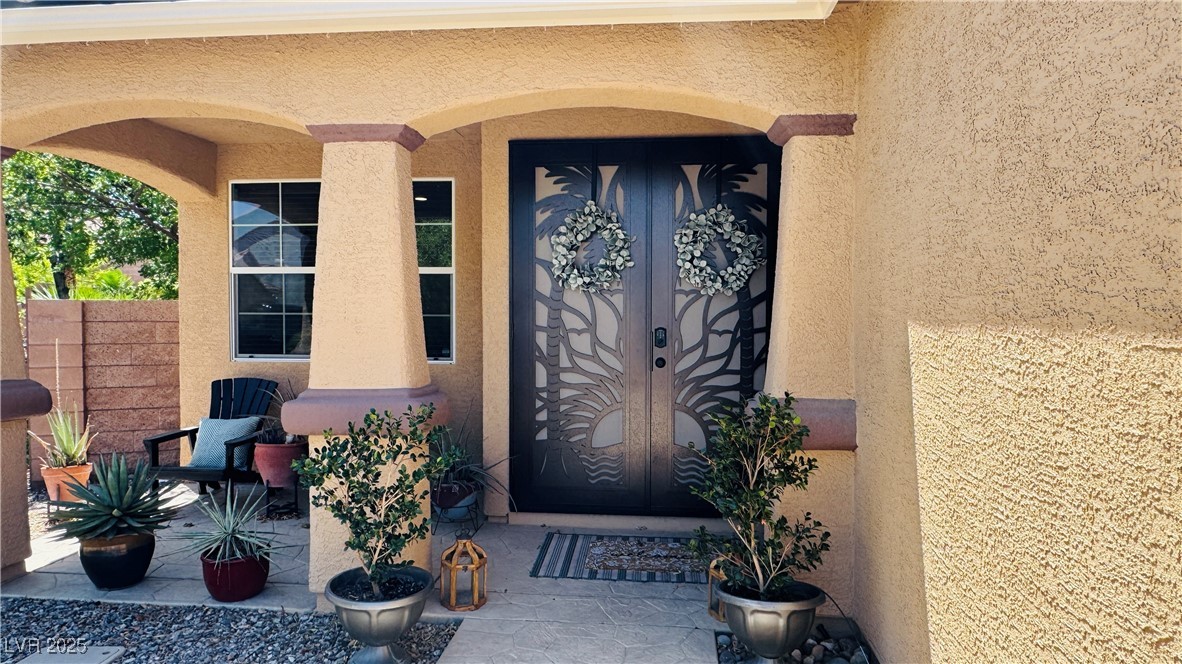 55 Crescent Palm Court Property Photo 3