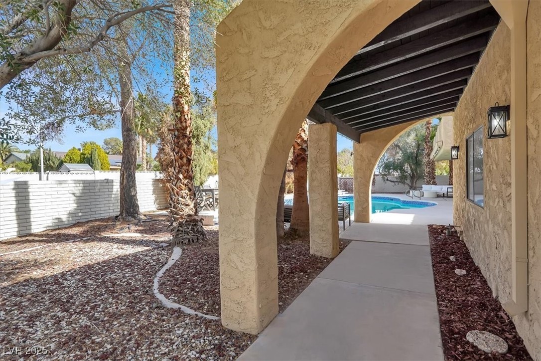 5102 Tennis Court Property Photo 5