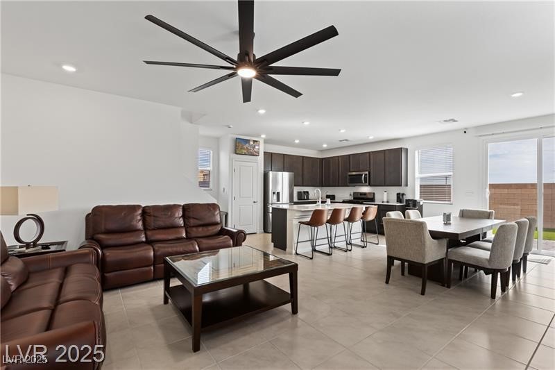 10106 Queens Pearl Street Property Photo 3