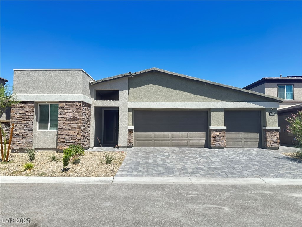 9565 Camelback Creek Drive Property Photo 1