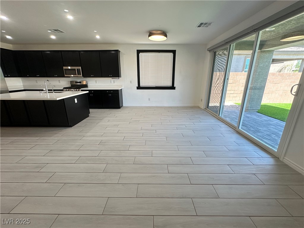9565 Camelback Creek Drive Property Photo 6