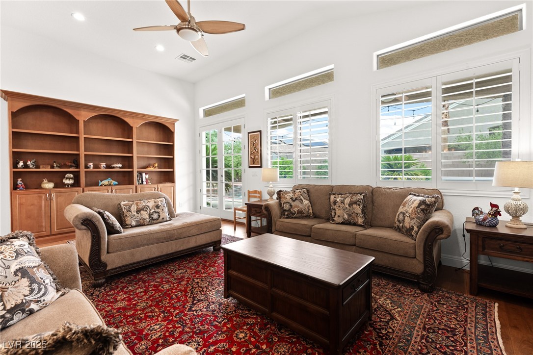 2052 Sinfonia Avenue Property Photo 23