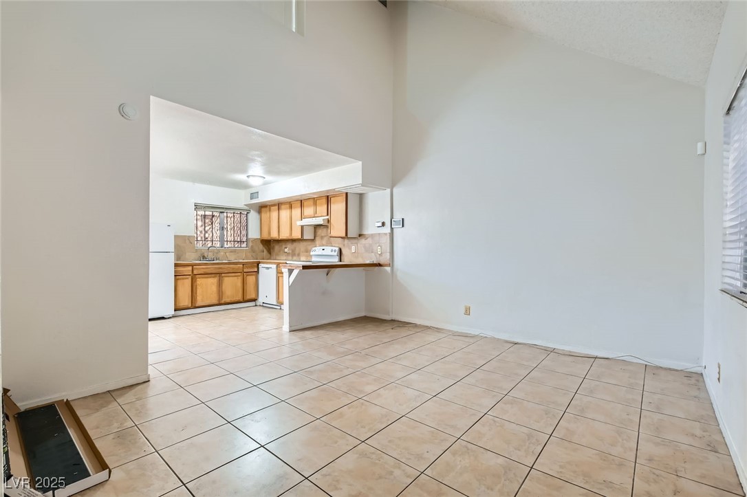 5125 Gray Lane B Property Photo 2