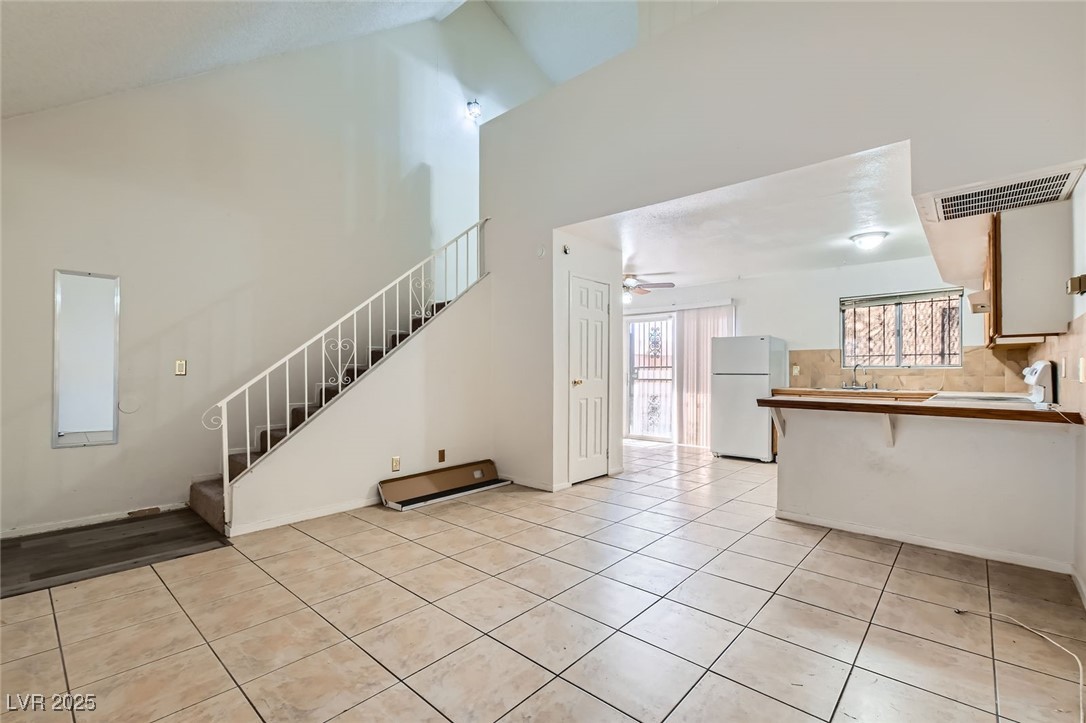 5125 Gray Lane B Property Photo 3