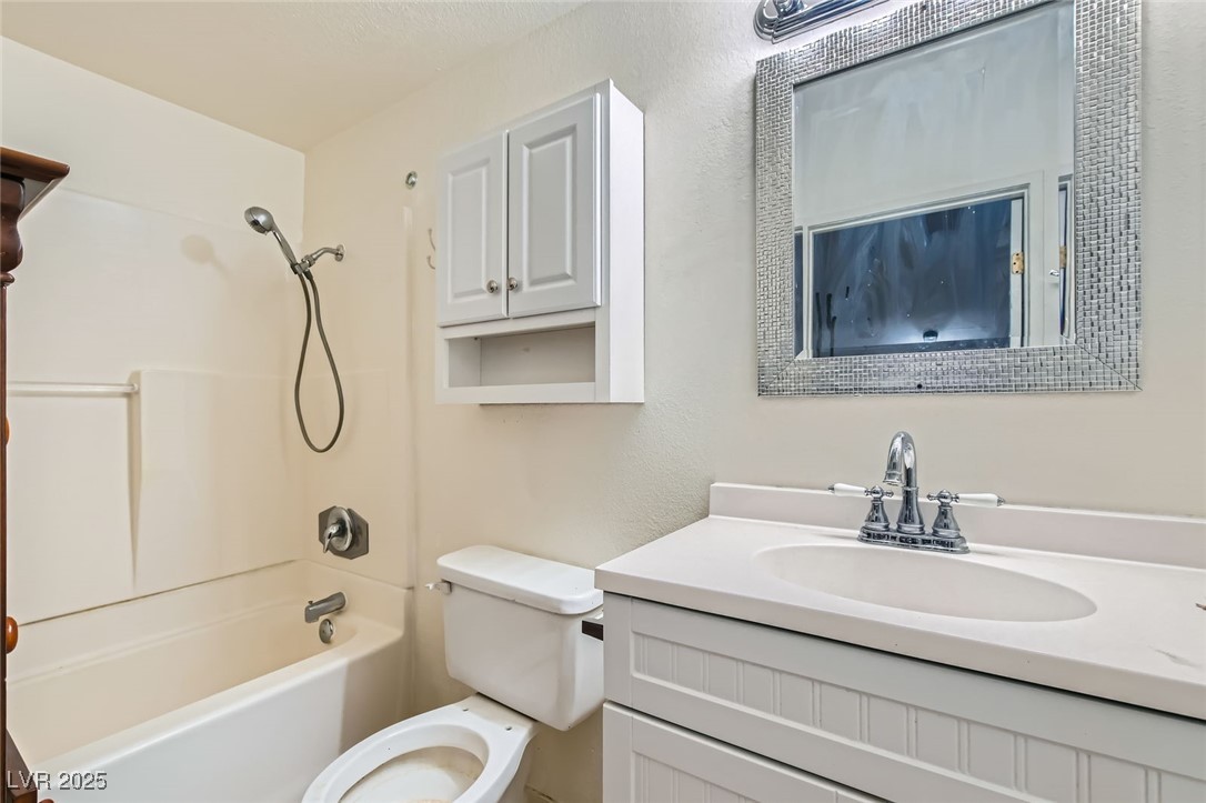 5125 Gray Lane B Property Photo 9