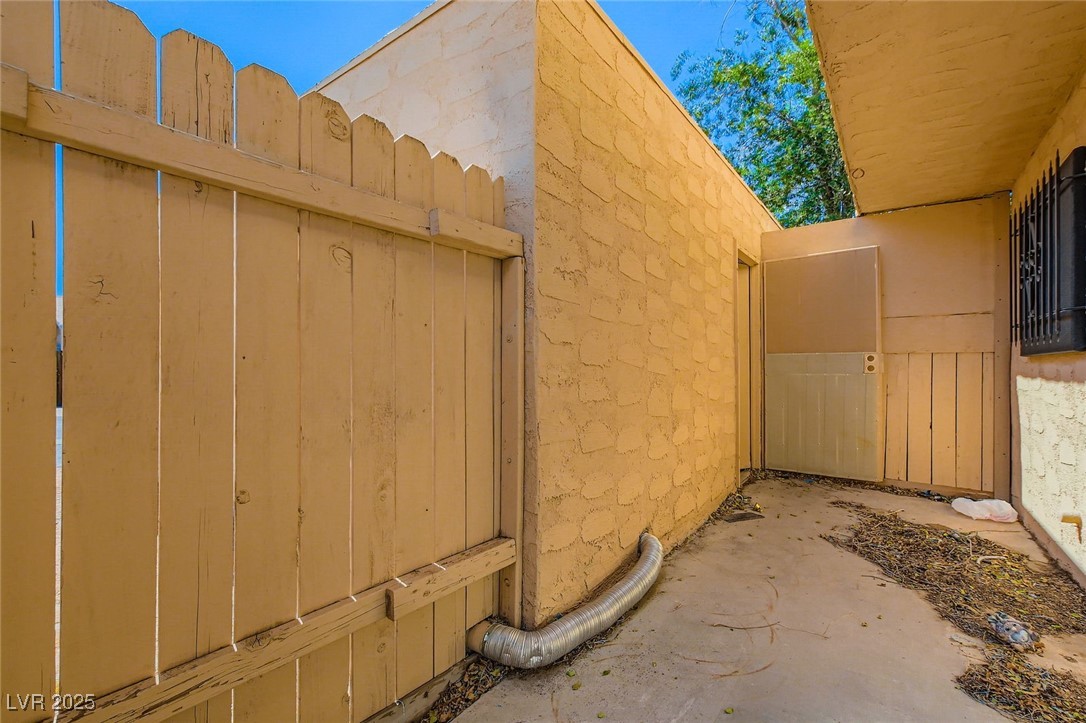 5125 Gray Lane B Property Photo 11