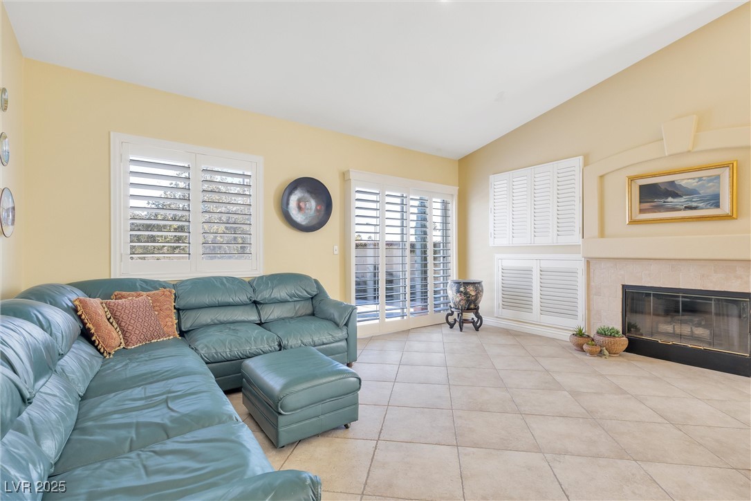 9800 Panorama Cliff Drive Property Photo 10