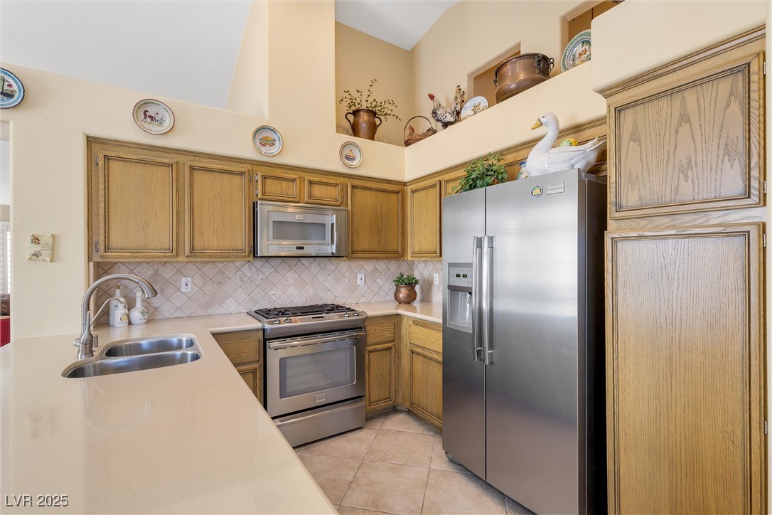 9800 Panorama Cliff Drive Property Photo 14