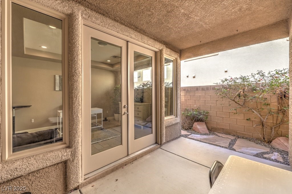 525 Copper View Street Property Photo 8