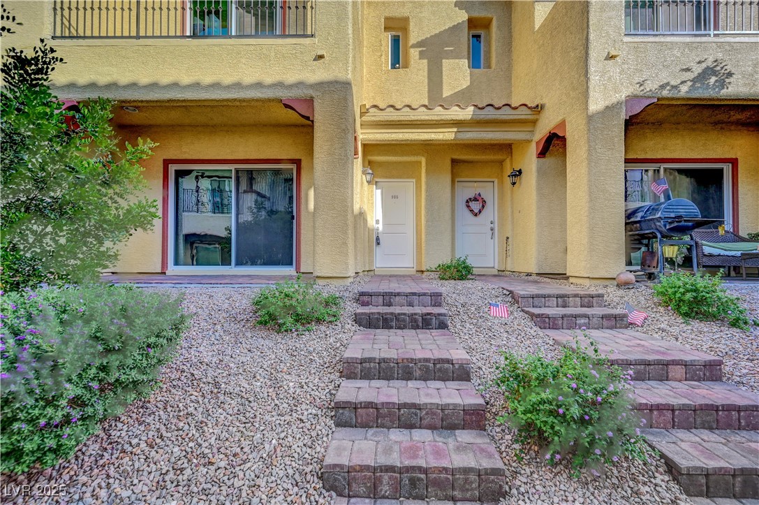 985 Via Lombardi Avenue Property Photo 1