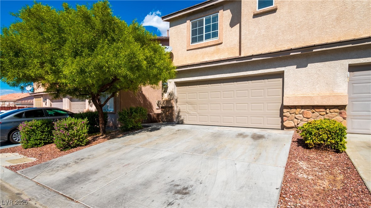 6556 Marilyn Monroe Avenue N Property Photo 1