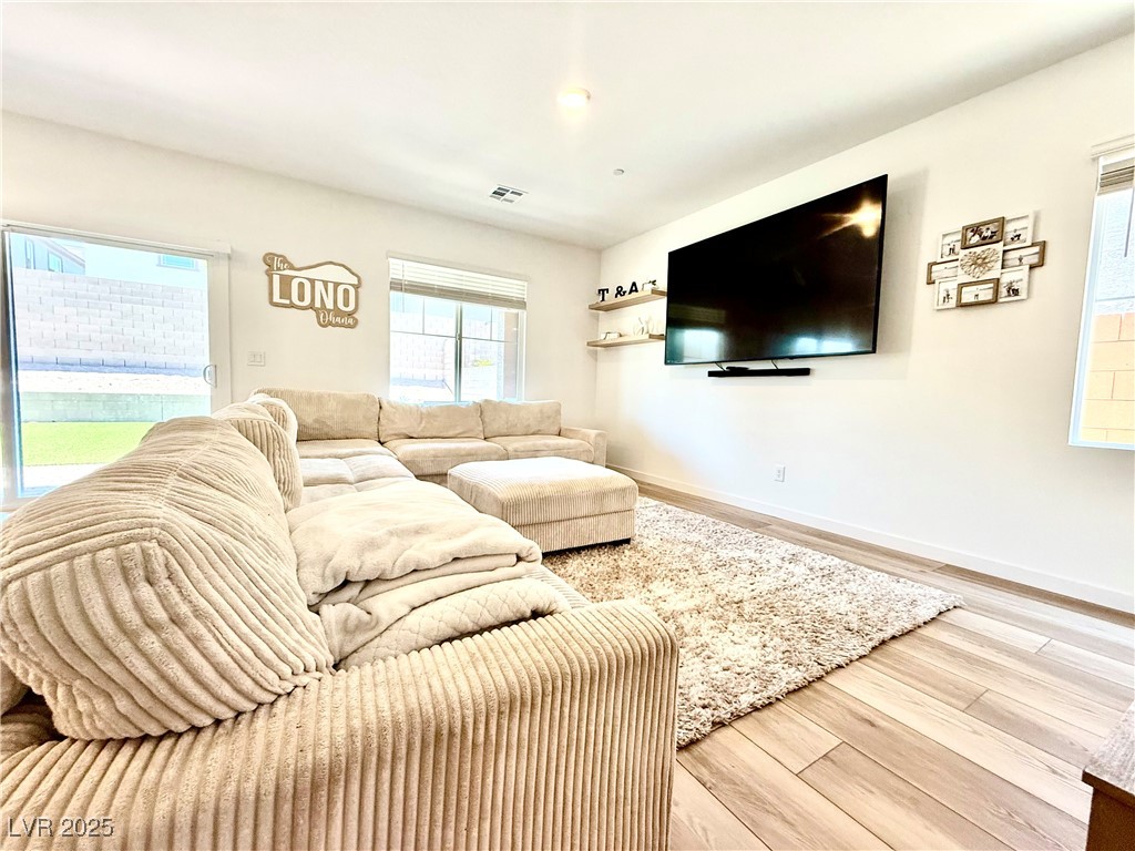 137 Rohan Crest Avenue Property Photo 6