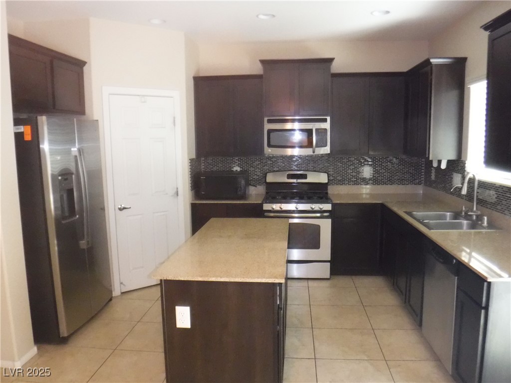 5423 Gold One Lane Property Photo 2