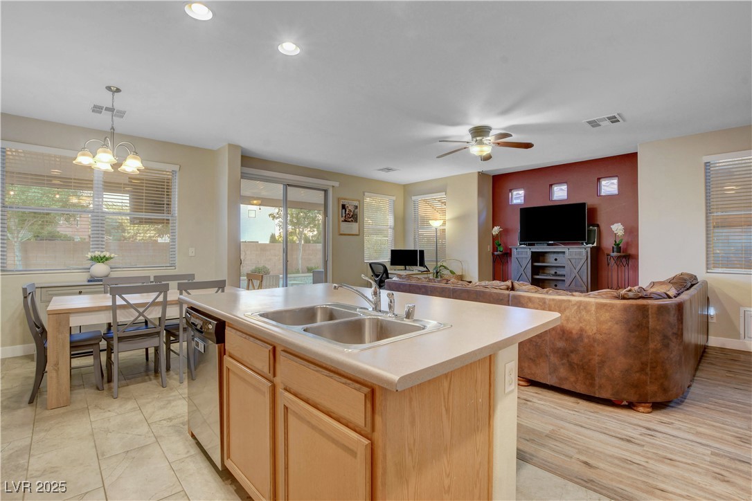 1104 Cactus Rock Street Property Photo 19