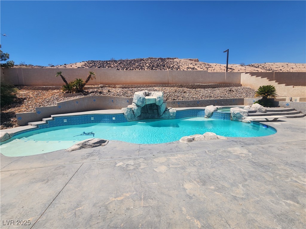 908 Alta Oaks Drive