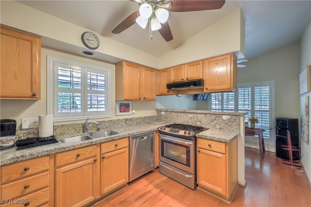 4824 Lawnwood Court Property Photo 10
