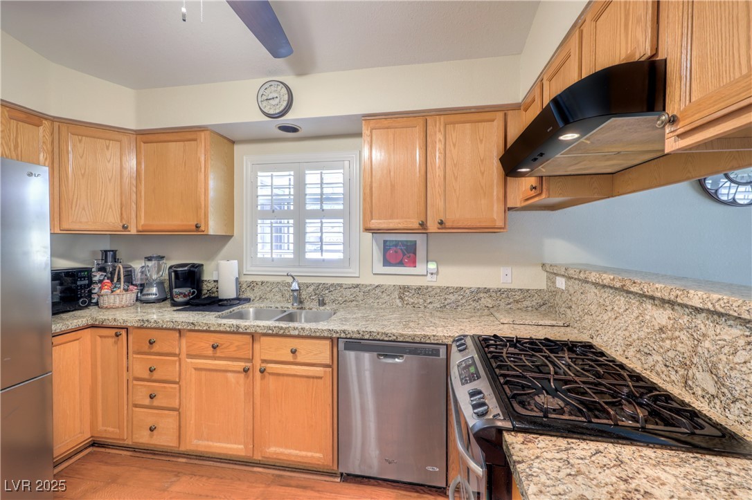 4824 Lawnwood Court Property Photo 11