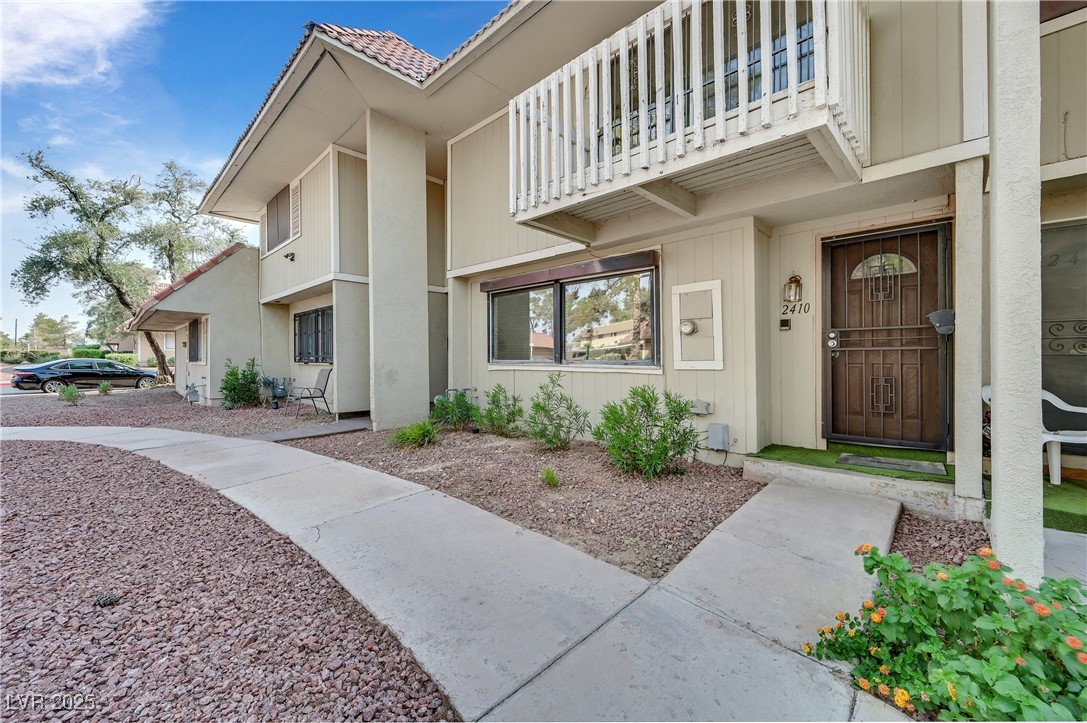 2410 Paradise Village Way Property Photo 1