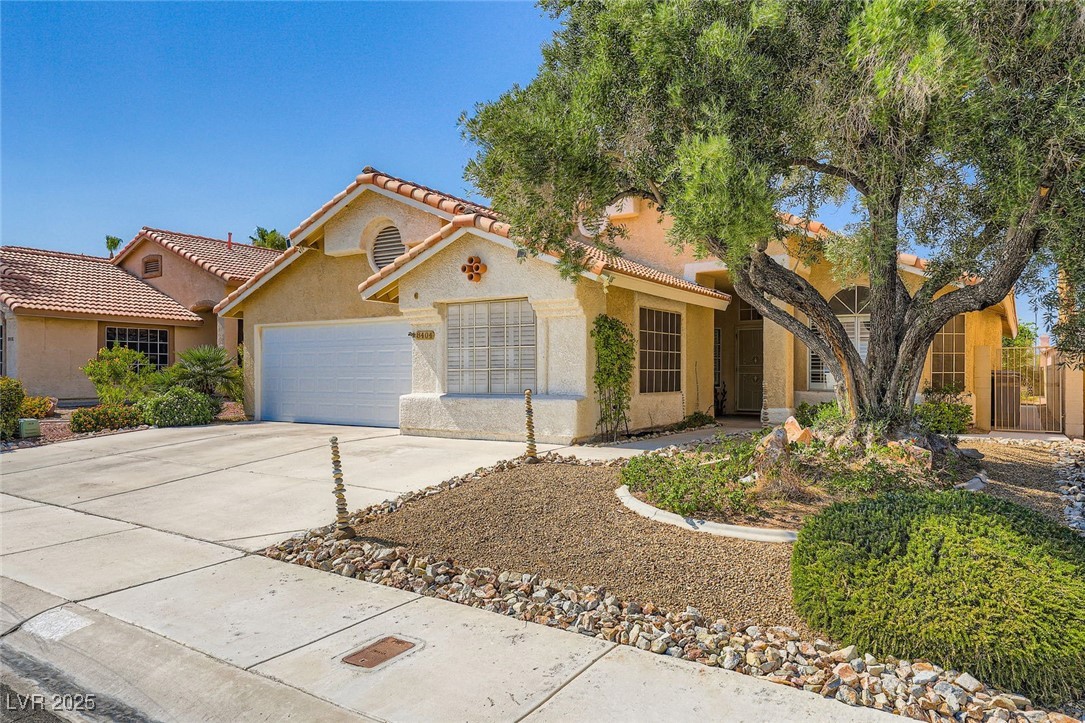 8404 Dry Cliff Circle Property Photo 1