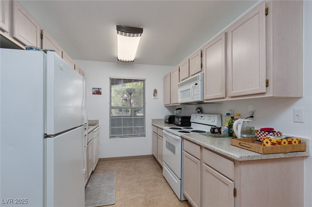 231 West Horizon Ridge Parkway 1126 Property Photo 8