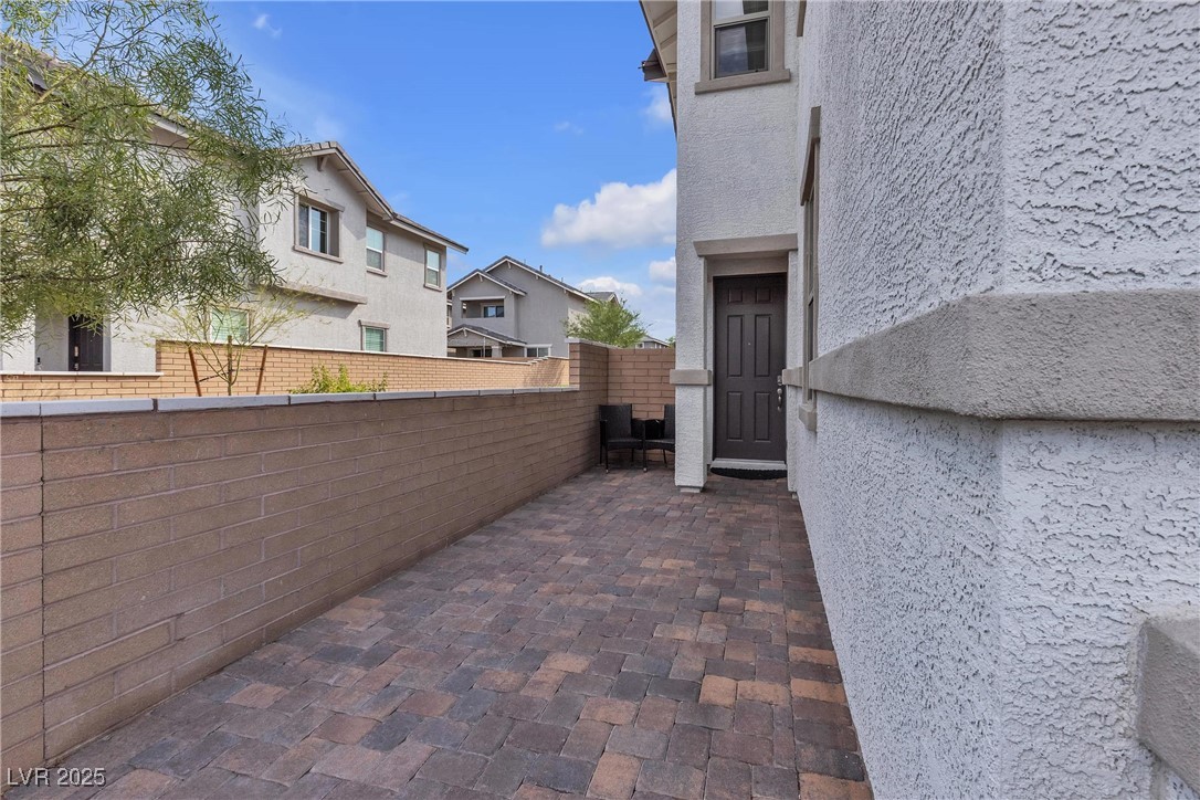 719 Cottonwood Hill Place Property Photo 3