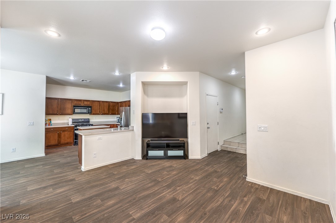 6623 Hurkling Stone Avenue Property Photo 1