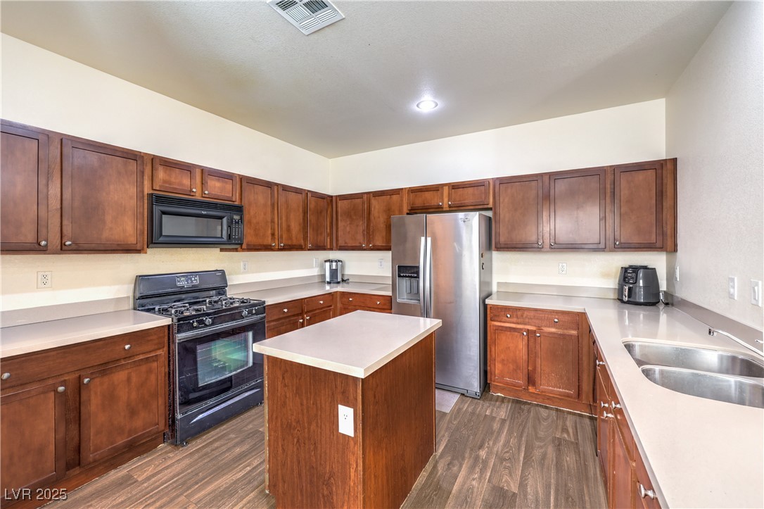 6623 Hurkling Stone Avenue Property Photo 2