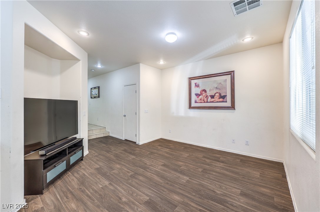 6623 Hurkling Stone Avenue Property Photo 4