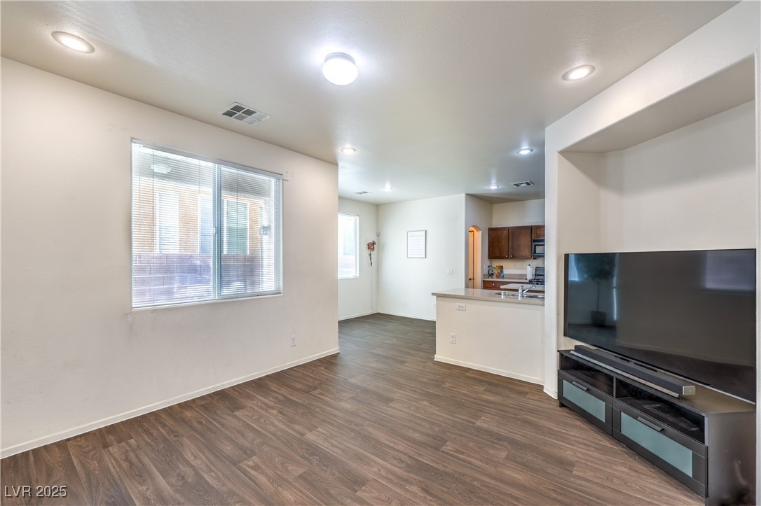 6623 Hurkling Stone Avenue Property Photo 7