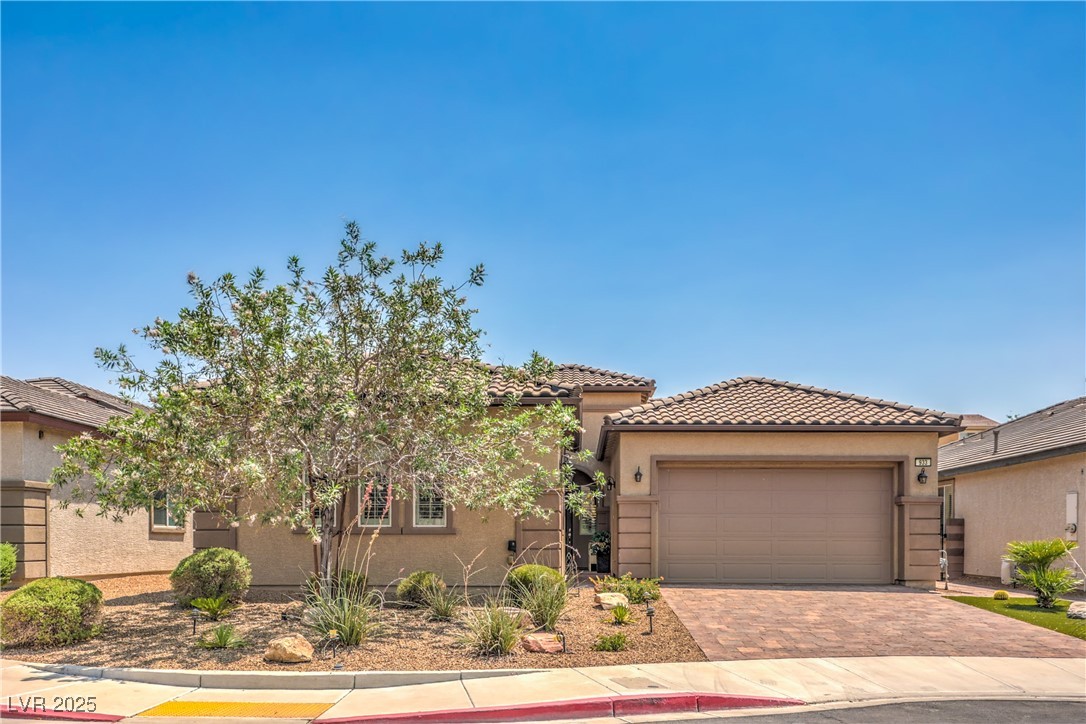 933 Everest Peak Avenue Property Photo 1