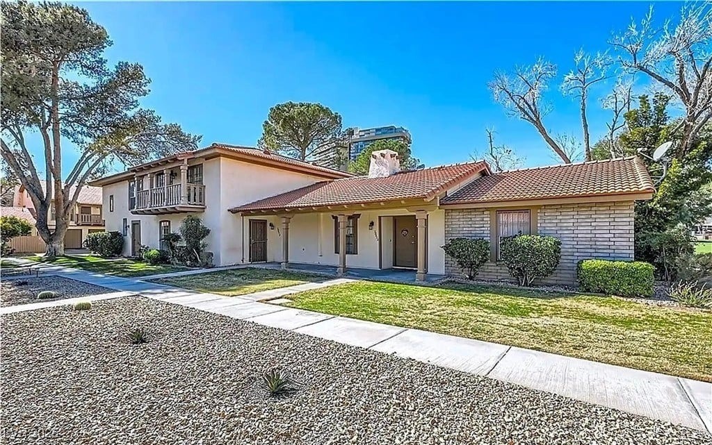 3045 Pinehurst Drive B Property Photo 1