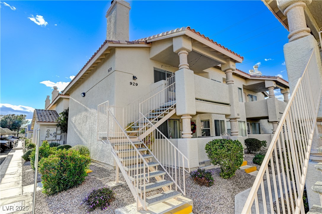 929 Rockview Drive 202 Property Photo 1