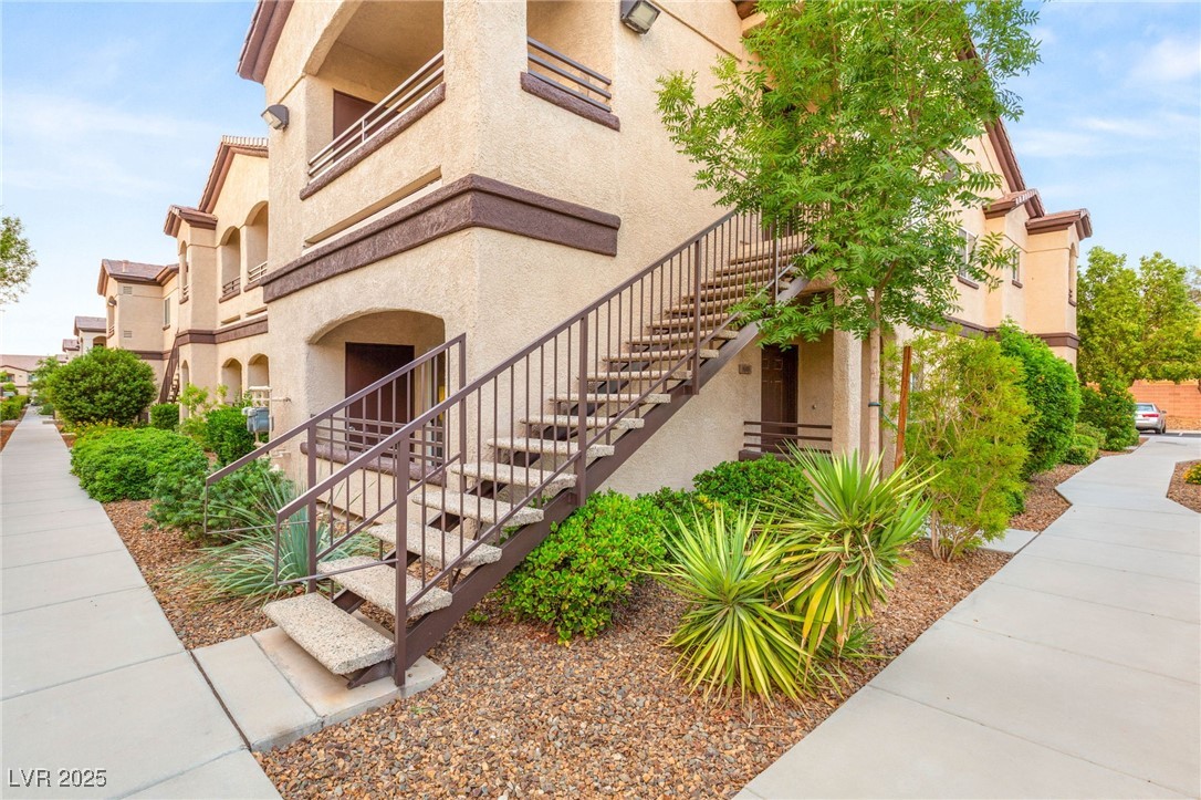 2291 West Horizon Ridge Parkway 8248 Property Photo 4
