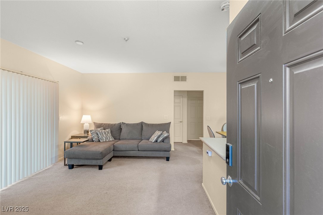 2291 West Horizon Ridge Parkway 8248 Property Photo 5