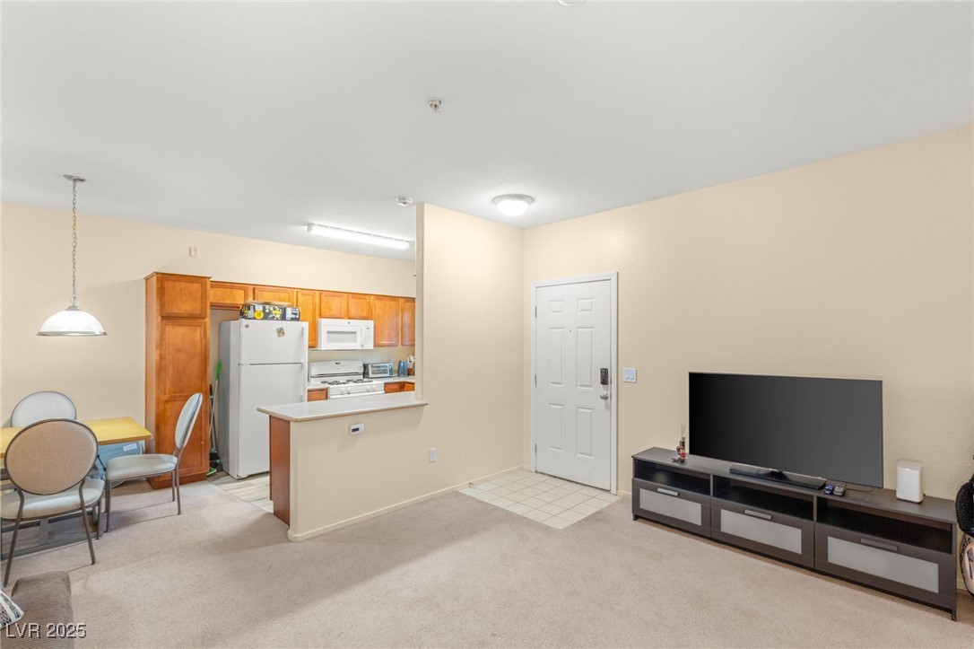 2291 West Horizon Ridge Parkway 8248 Property Photo 8