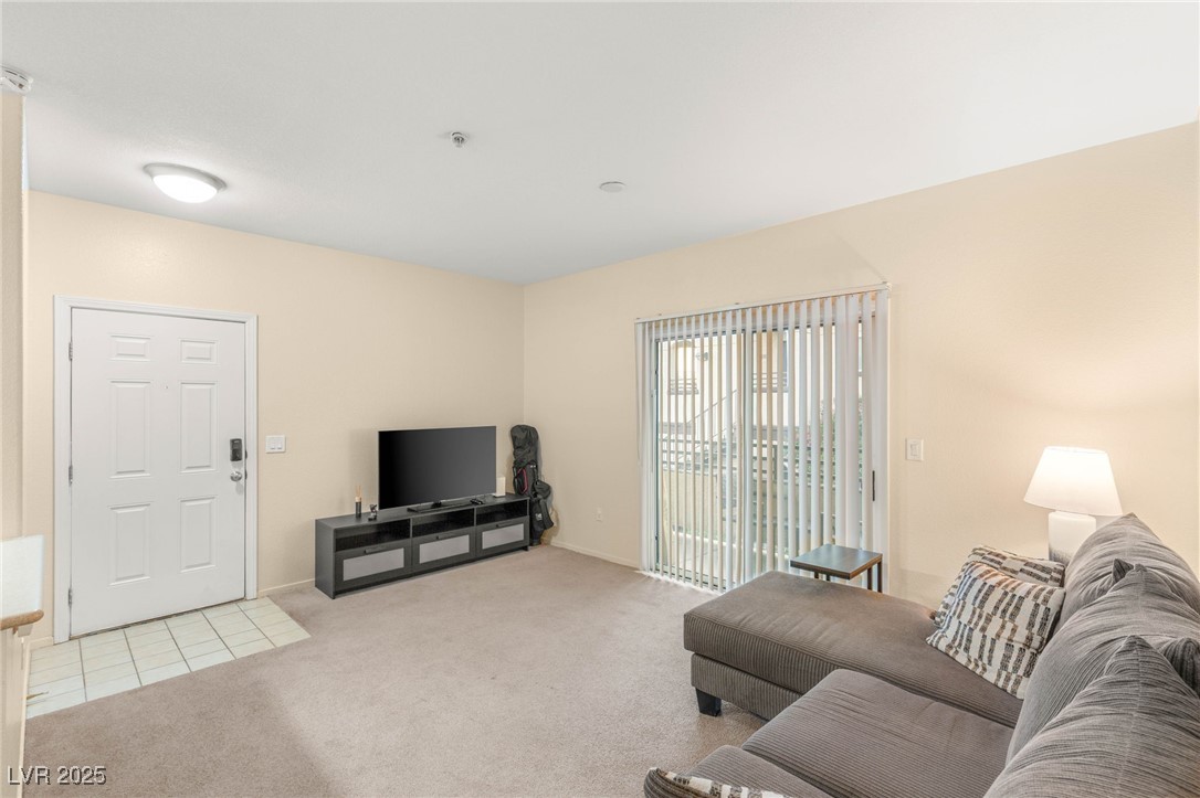 2291 West Horizon Ridge Parkway 8248 Property Photo 9