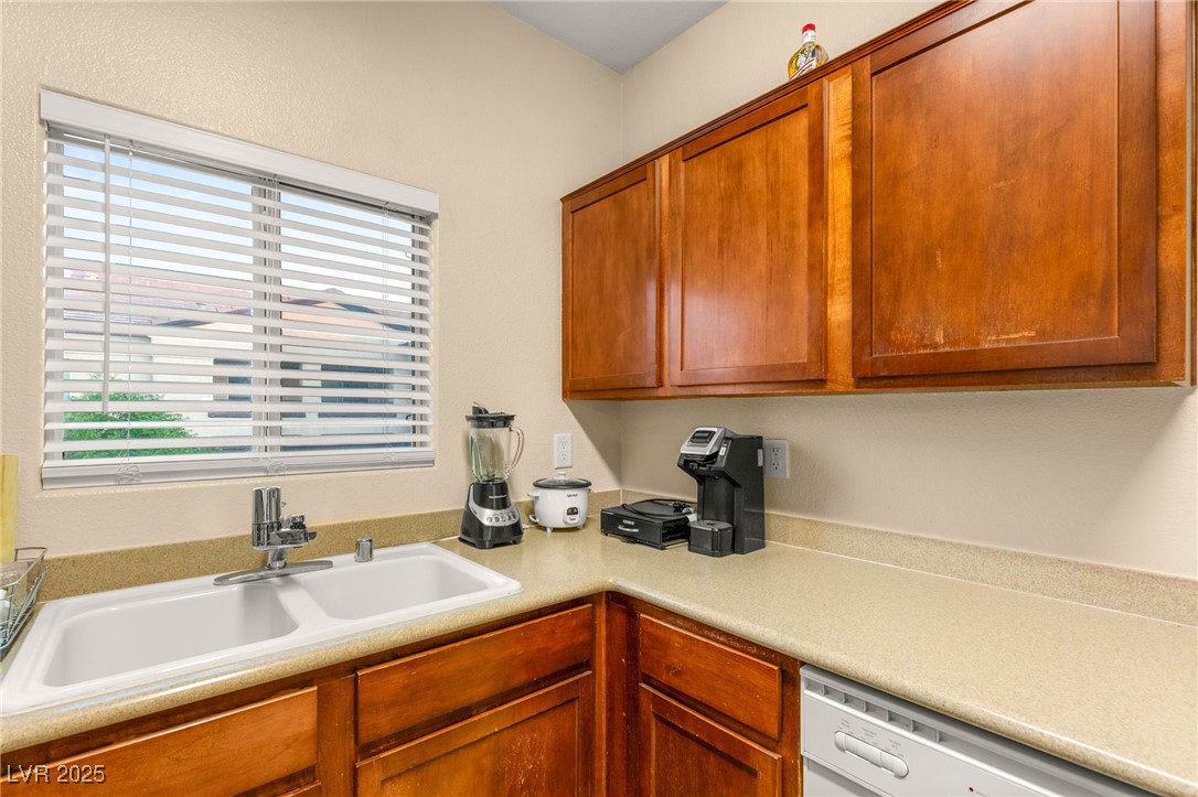 2291 West Horizon Ridge Parkway 8248 Property Photo 17
