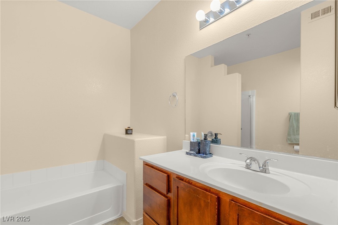 2291 West Horizon Ridge Parkway 8248 Property Photo 25