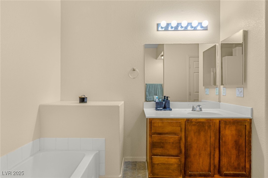 2291 West Horizon Ridge Parkway 8248 Property Photo 27