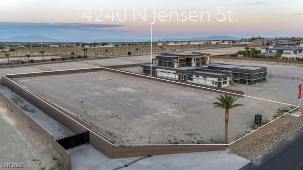 4240 North Jensen Street Property Photo 2