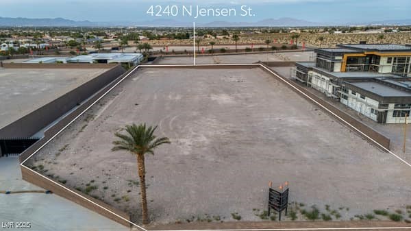 4240 North Jensen Street Property Photo 7