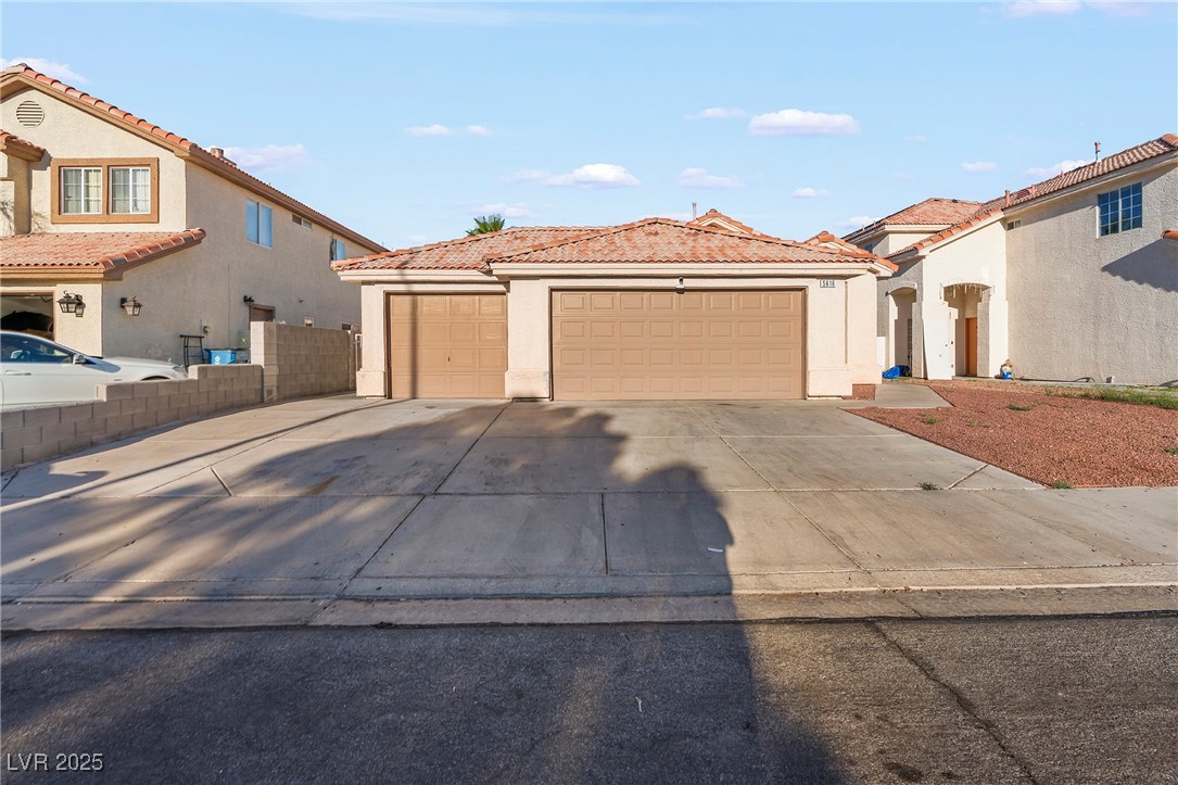 5616 Royal Castle Lane Property Photo 1