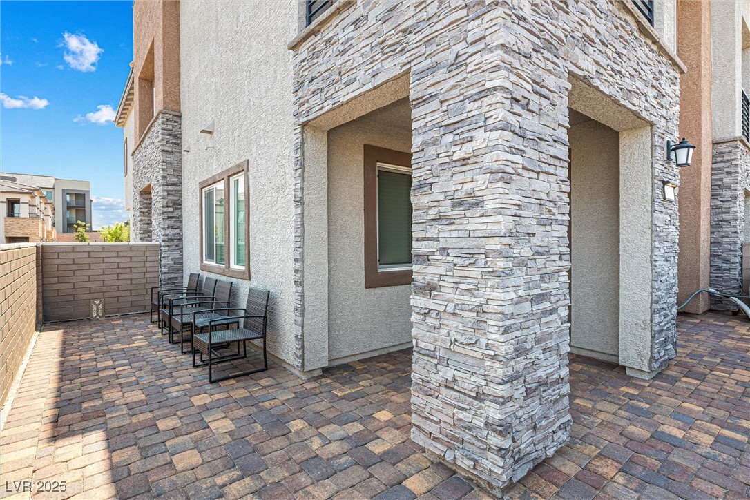 906 Cadence View Way Property Photo 4
