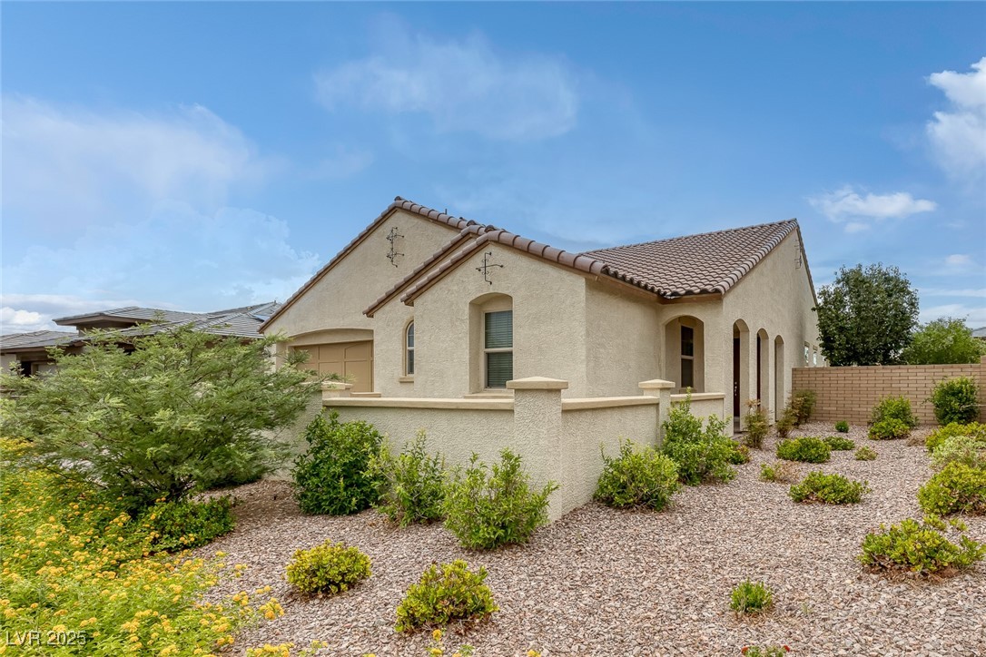489 Intonation Street Property Photo 5