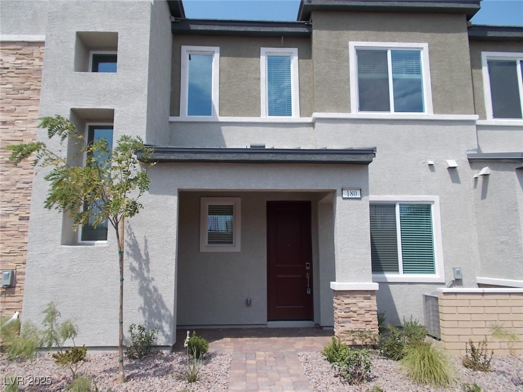 180 Freeport View Place Property Photo 1
