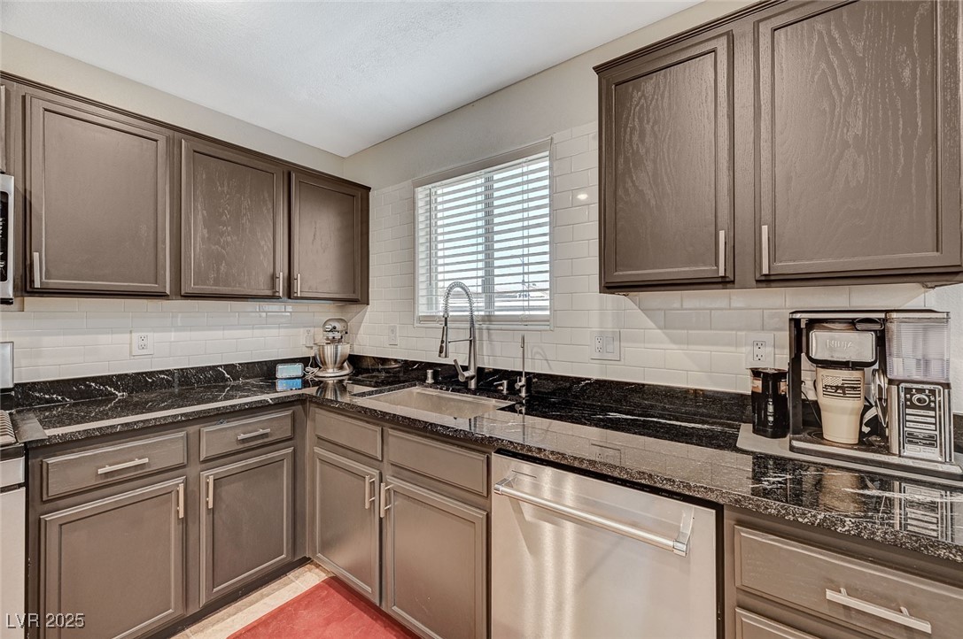9196 Starling Wing Place Property Photo 16