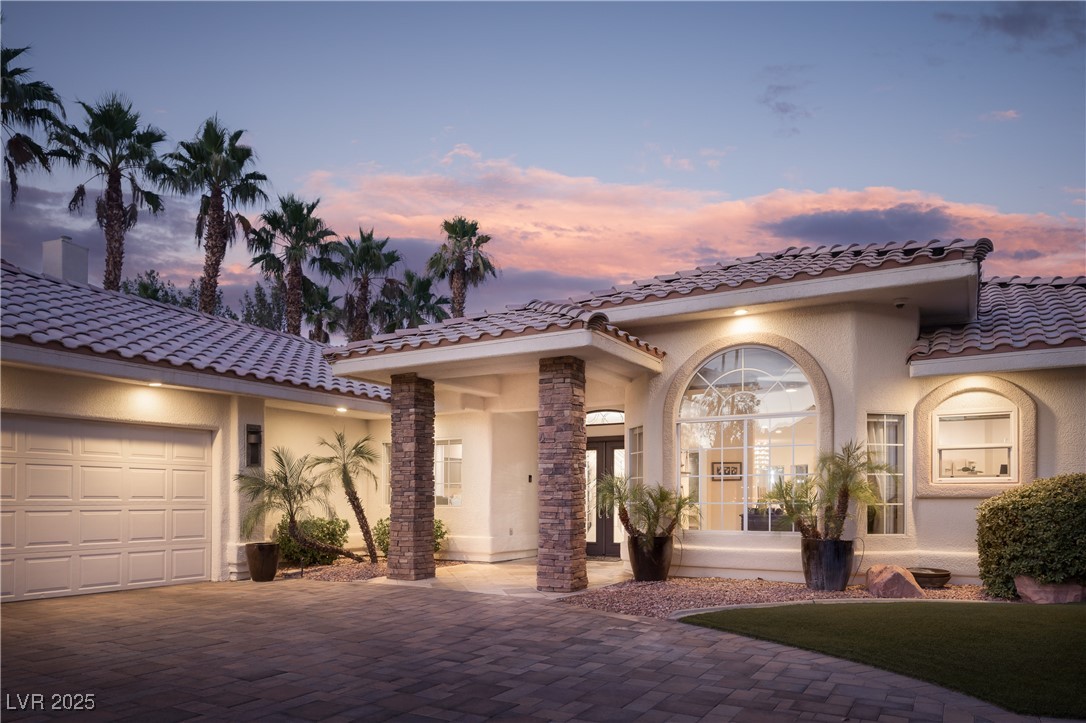 2596 Sun Reef Road Property Photo