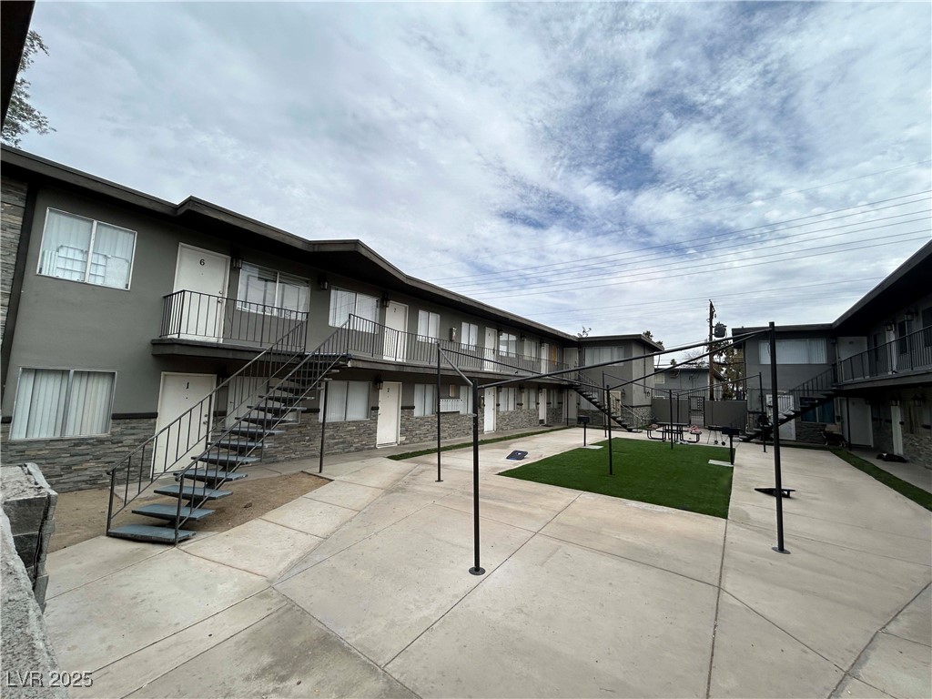 2626 Lynnwood Street 4 Property Photo 1