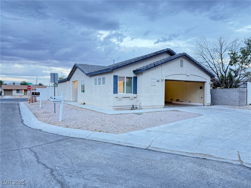 3887 Featherbed Court Property Photo 1