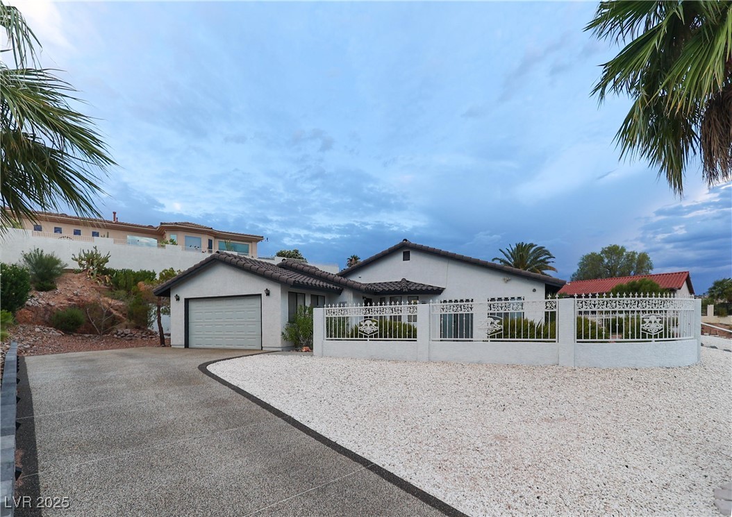 935 Vista Lago Way Property Photo 8